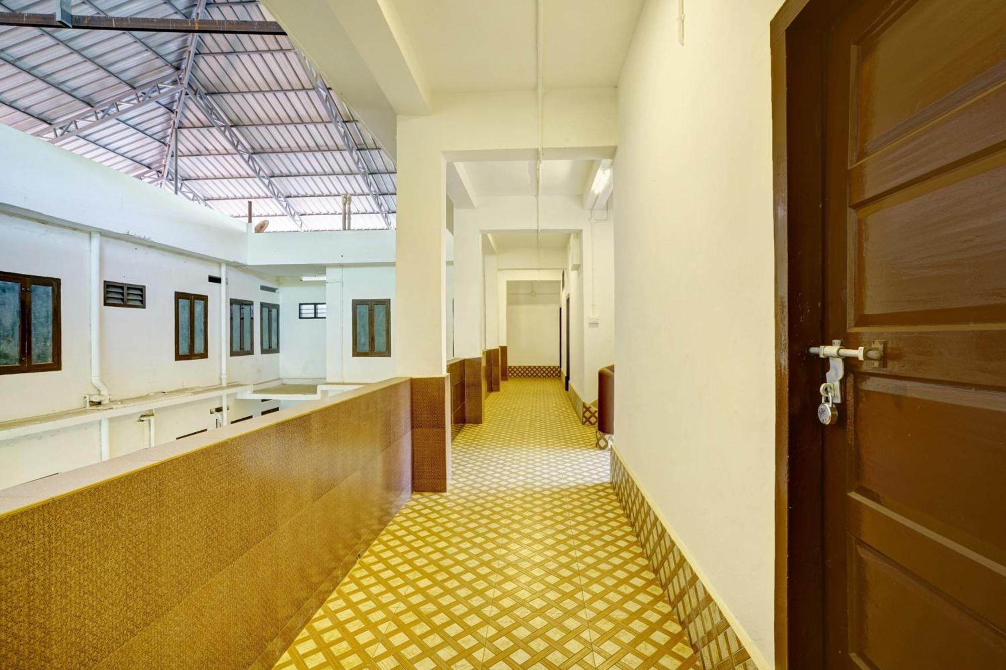 Super Hotel O Ceasar Palace Annex Thodupuzha Exterior photo